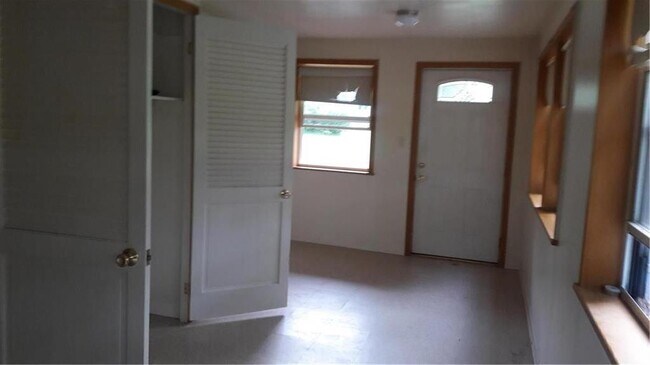 Building Photo - 212 Signorile Ln