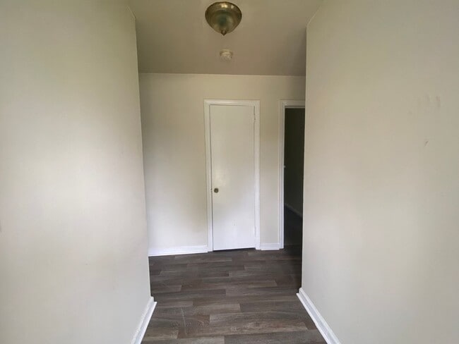 Building Photo - Cozy 3 bedrooms with charming kitchen upda...
