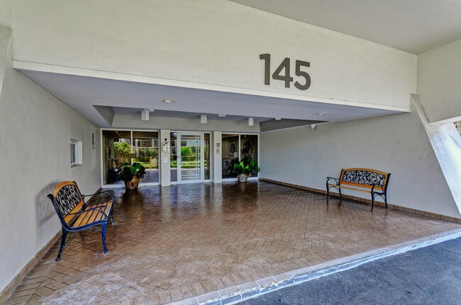 Building Photo - 145 S Ocean Ave