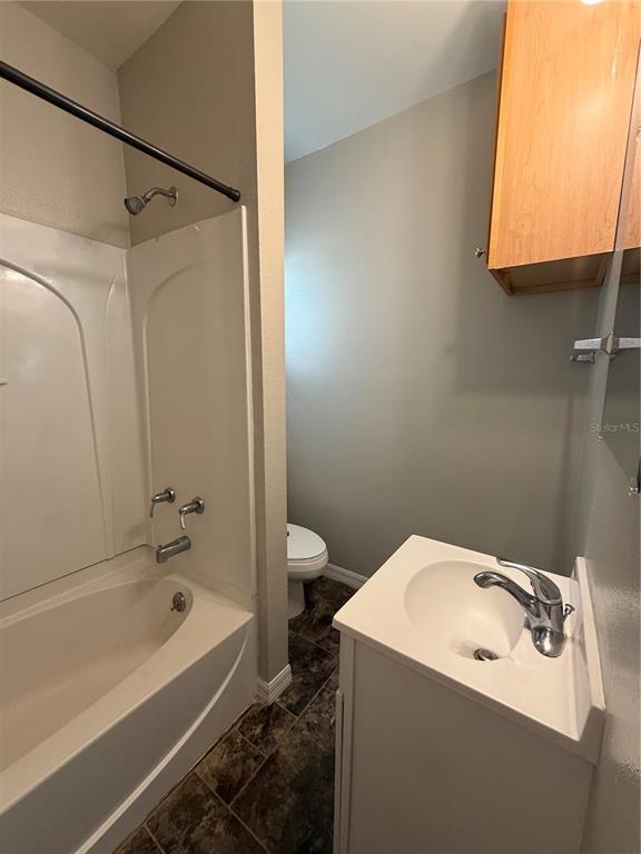 Building Photo - 18 E Golf Links Ave