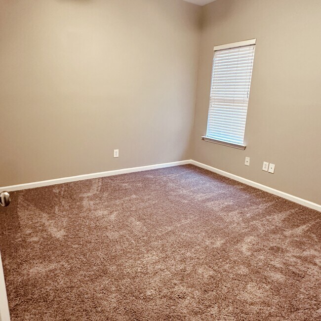 Building Photo - 5333 Cottage Cir