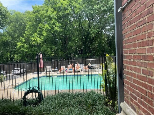 Building Photo - 1031 State St NW