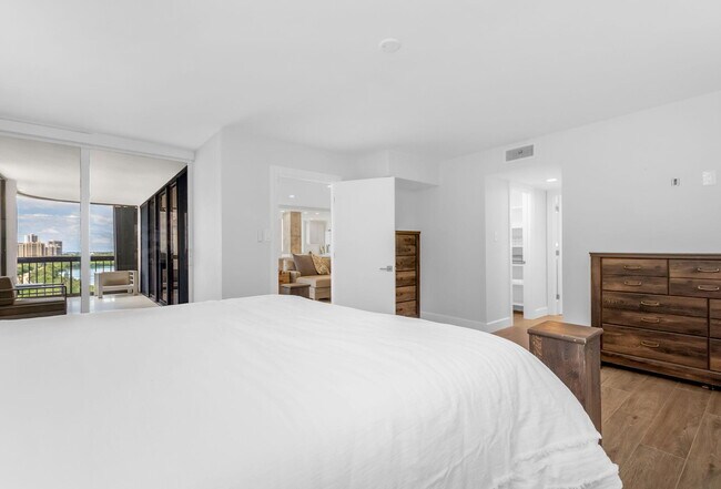 Building Photo - 5380 N Ocean Dr