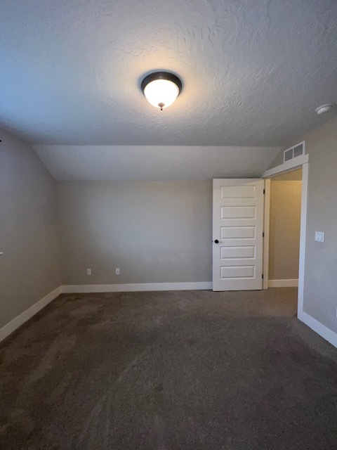 Building Photo - 4 Bed 2.5 Bath in Boise!