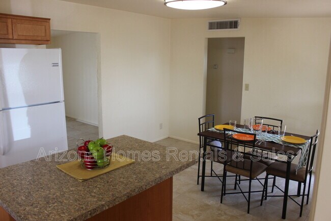 Building Photo - 8131 E Beverly St