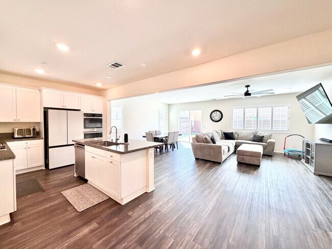Building Photo - Spacious Heritage Lake Home with Solar & Main-Level Primary Suite