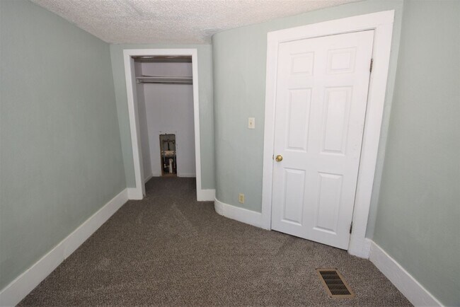 Building Photo - 1327 Corby Blvd