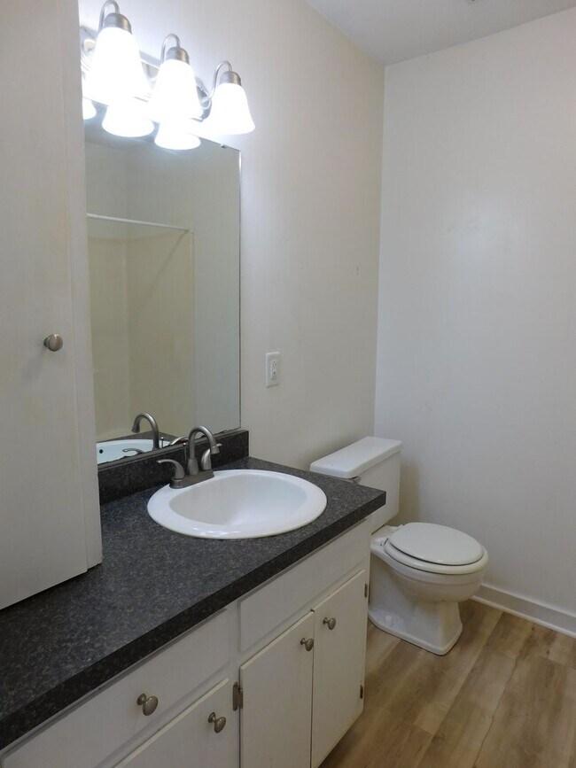 Building Photo - 1522 College Way