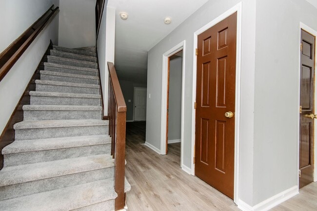 Building Photo - Spacious and conveniently located 3-bedroom, 2.5-bath duplex in Southwest Raleigh!