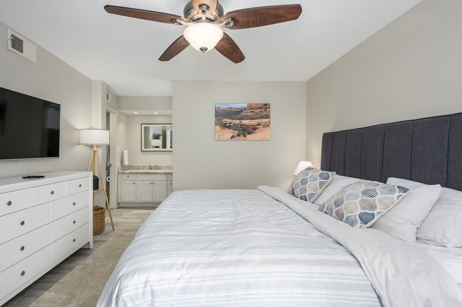 Building Photo - 4850 E Desert Cove Ave