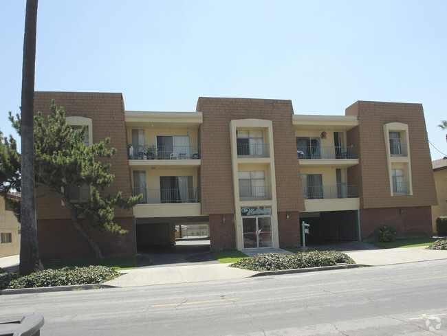 Building Photo - Marianne Apartments