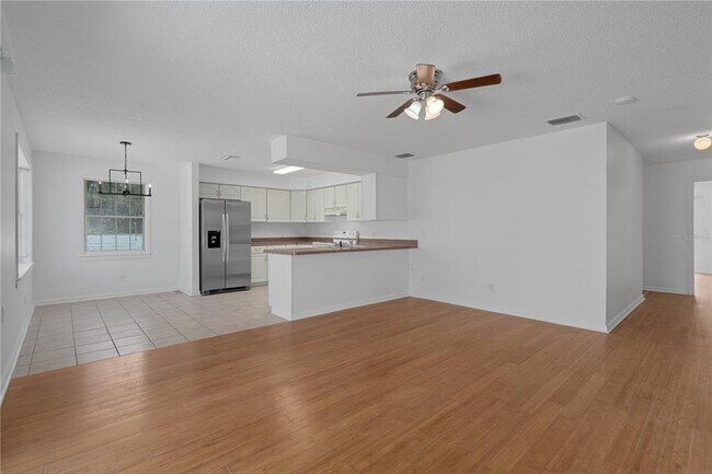 Building Photo - 8134 Papaya St