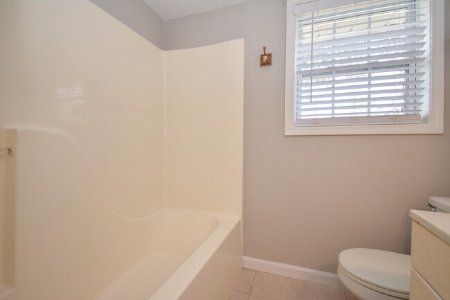 Building Photo - 109 11th Ave