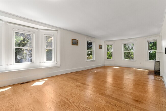 Building Photo - 161 Highland Ave