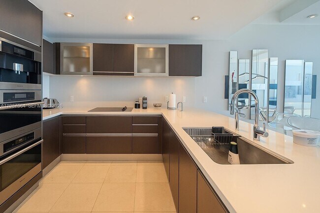 Building Photo - 17001 Collins Ave