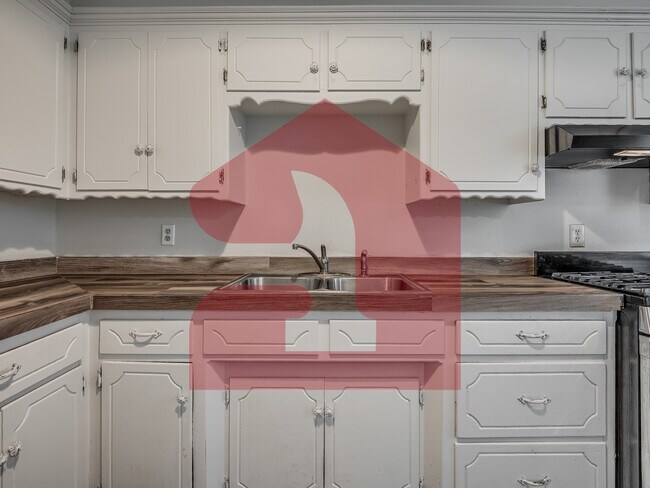 Building Photo - 224 W 5th St