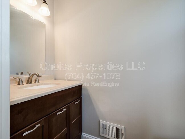 Building Photo - 6827 Woodstream Dr