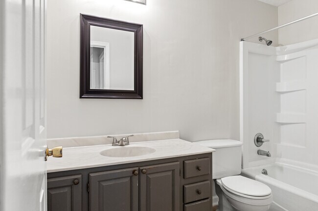 Building Photo - 1200 Tishoff Dr