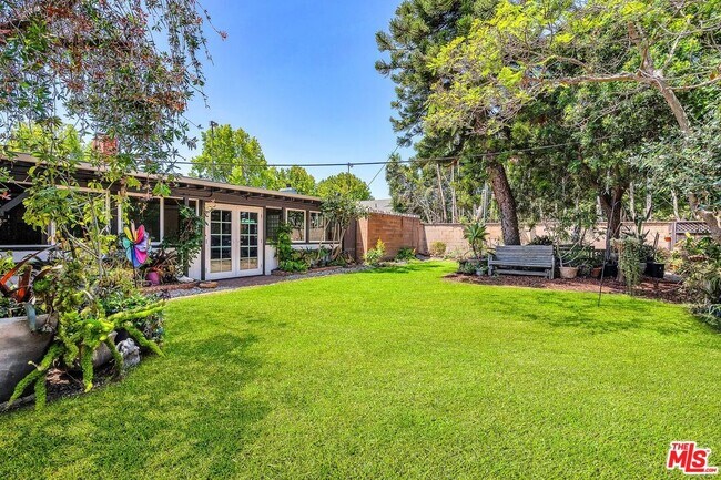 Building Photo - 8732 Villanova Ave