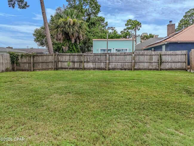 Building Photo - 7005 S Lagoon Dr