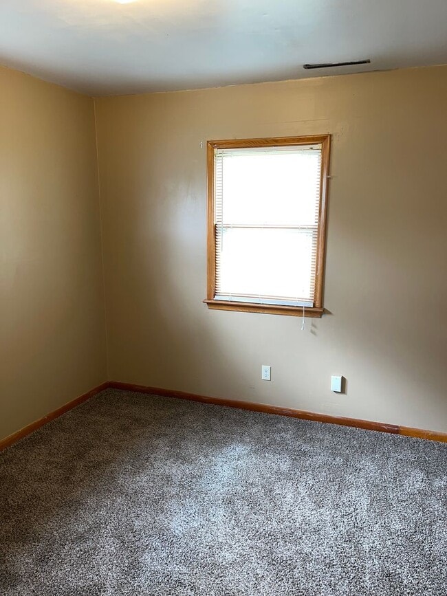 Building Photo - 3 Bedroom home