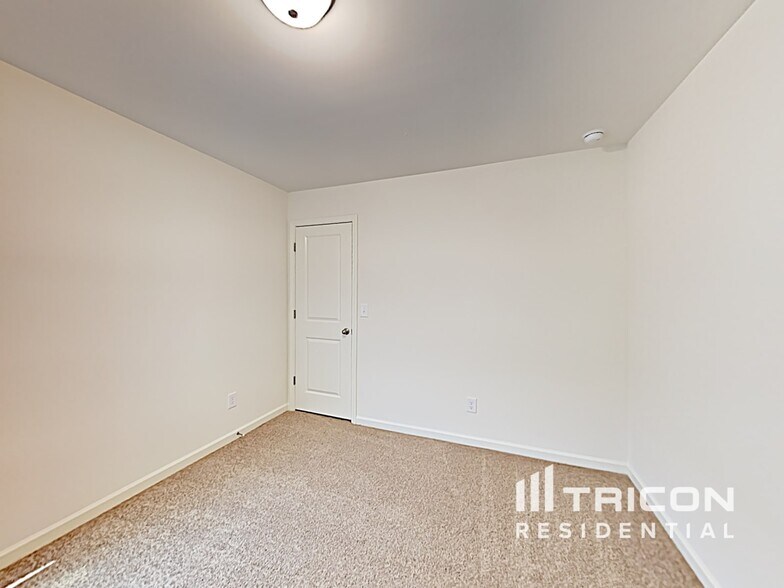 Building Photo - 315 Trail Winds Dr