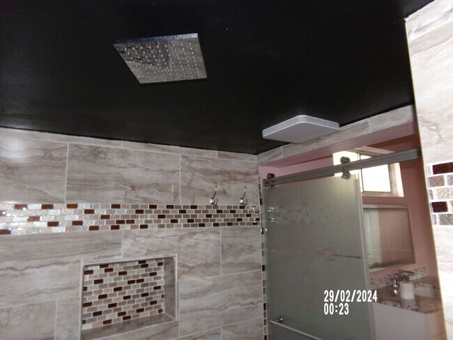Building Photo - 4bd 1ba Home