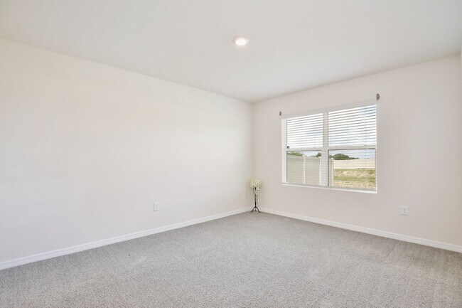 Building Photo - Beautiful 4 Bedroom, 2 bath home is Available for Rent in the Forest Lake Community!