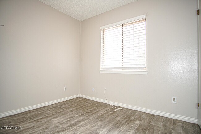 Building Photo - 8548 Arboleda Dr