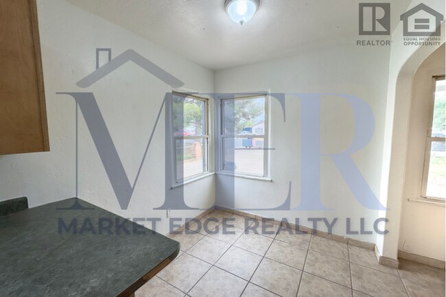 Building Photo - 2Bed/1Bath House at AZ-202/24th St! Ready for Immediate Move-In! -- NO HOA! RV PARKING!