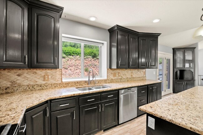 Building Photo - 1676 S Mountain Vw Cir