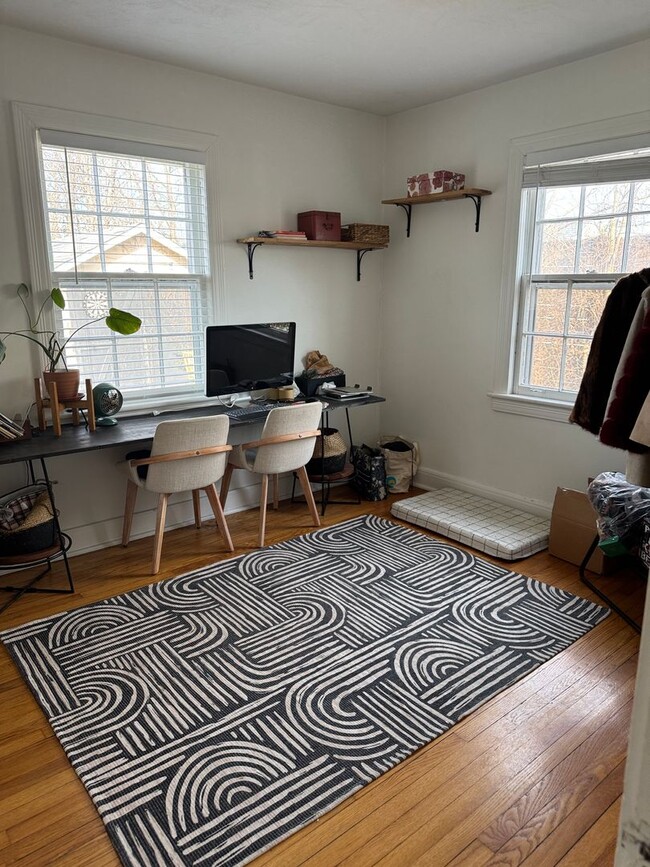 Building Photo - East Nashville cottage, 2BR 1 bath, fenced back, lawn care included, pet friendly