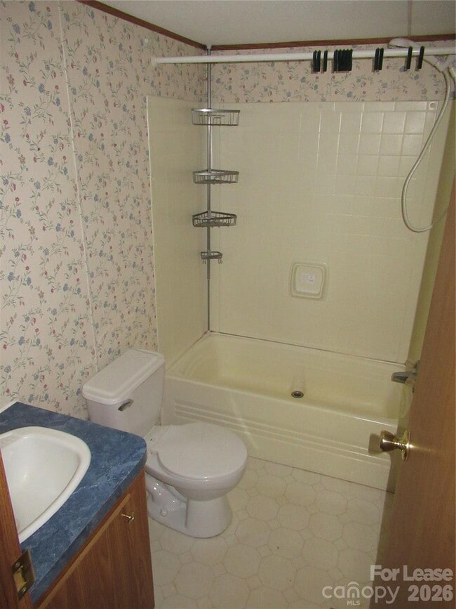 Building Photo - 2400 Skyview Ln