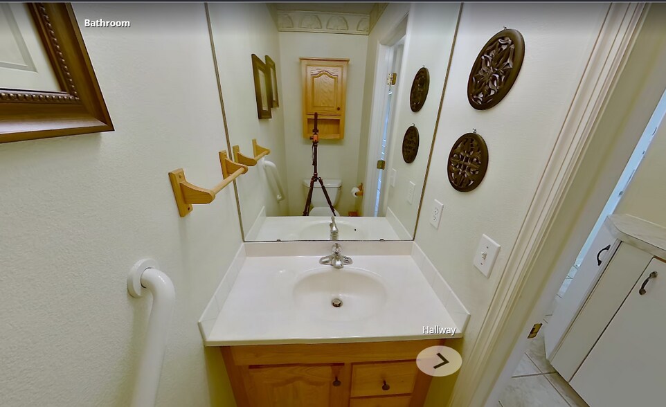 Half bathroom - 4895 County Road 134B