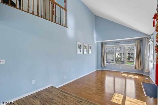 Building Photo - 14 Exeter Rd