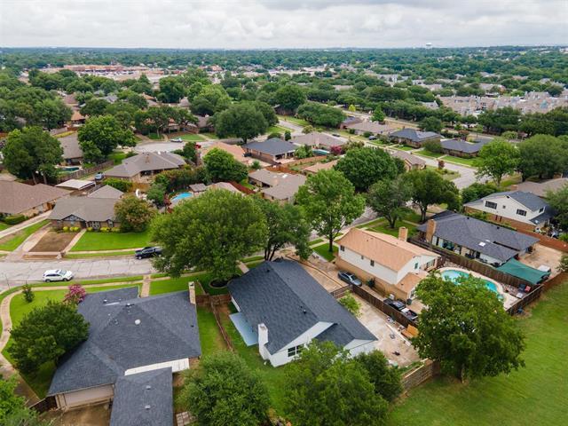 Building Photo - 2024 Oakmeadow St