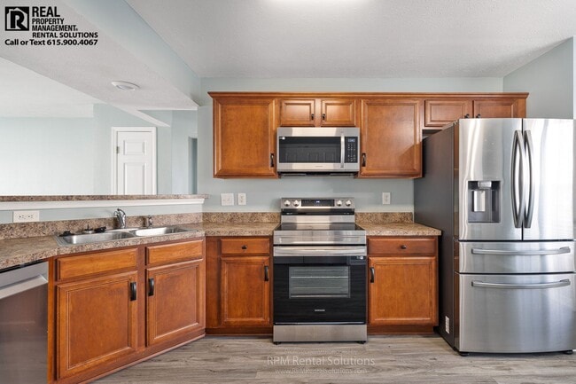 Building Photo - Amazing Smyrna 3BR townhome END-UNIT, just 1 mile from I-24!