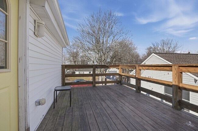 Building Photo - 92 Main St