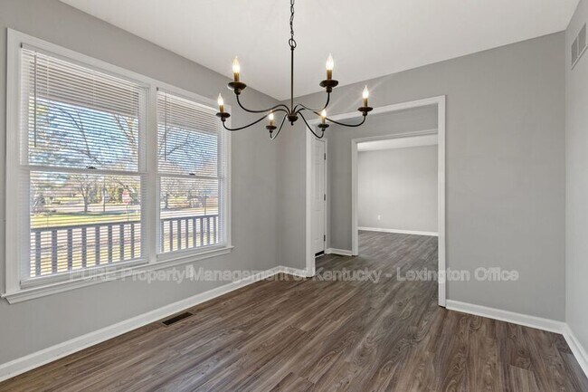 Building Photo - 833 Palomino Ln