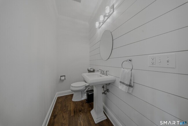 Building Photo - 145 Brentwood Ave