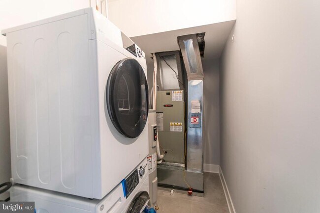 Building Photo - 814 N Uber St