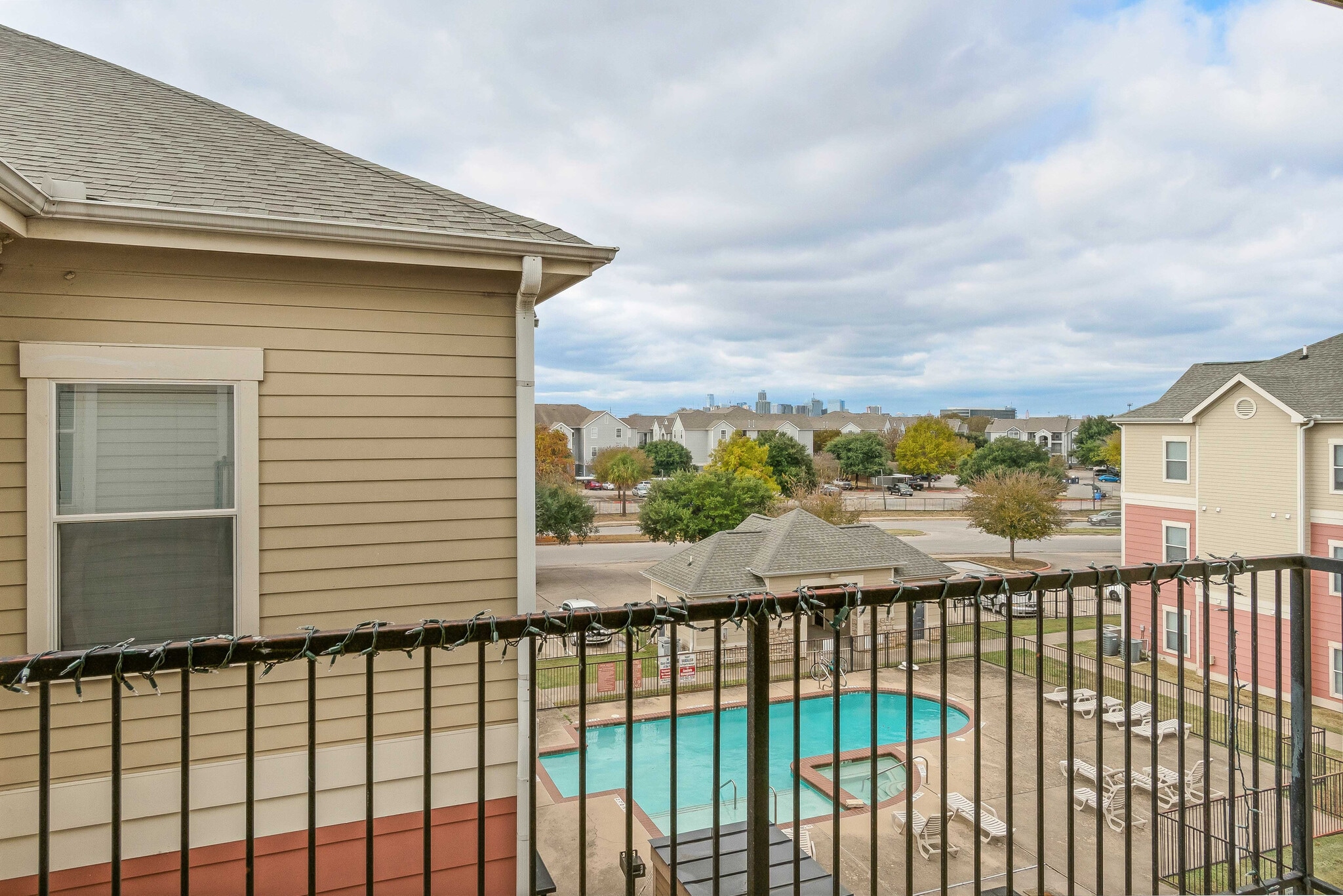 Building Photo - Room in Condo on Crossing Pl