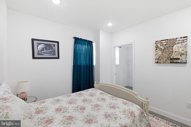 Building Photo - 925 N Broad St