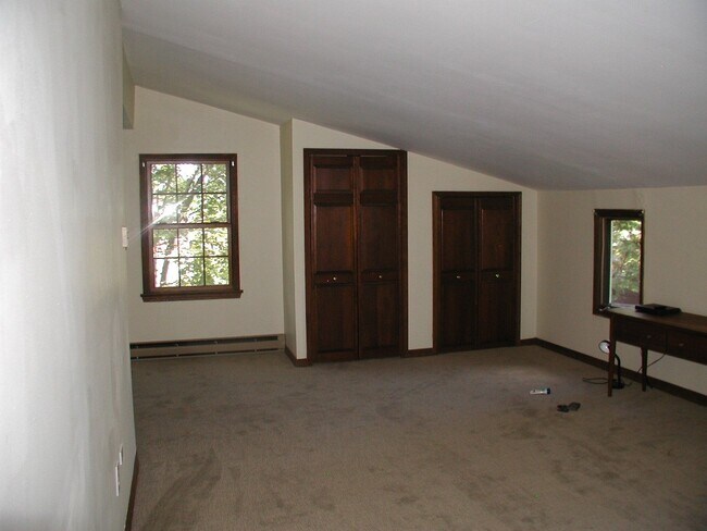 Building Photo - 3 bedroom – 1.5 Bath House