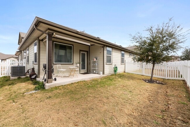 Building Photo - 1701 Logan Dr