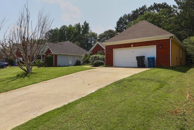 Building Photo - 510 MacLand Dr