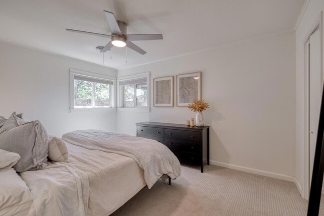 Building Photo - 2117 Gaston Pl Dr