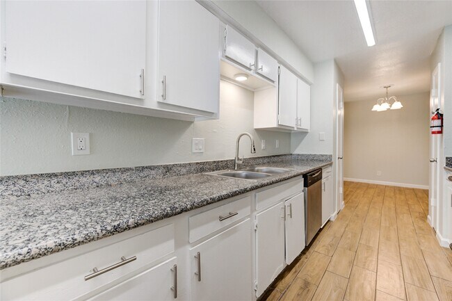 Building Photo - 6200 W Tidwell Rd