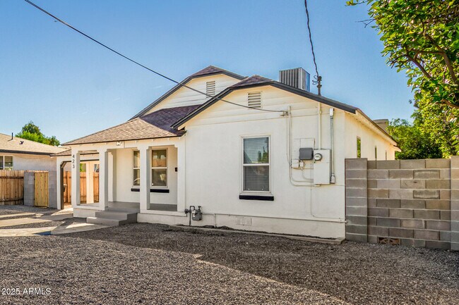 Building Photo - 423 E Crescent Ave