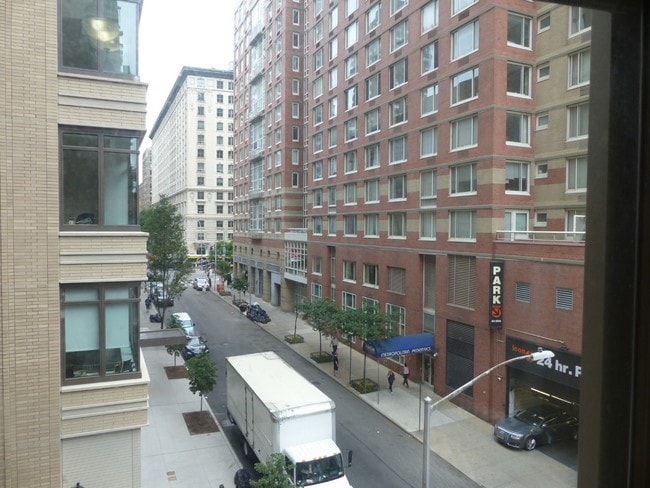 Building Photo - Super Sunny 1 BD, Panoramic Windows, Gut Renovated Granite Kitchen & Fabulous UWS Location!